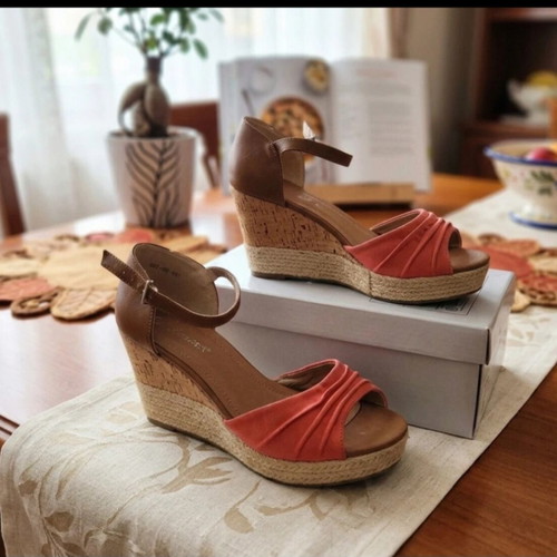 Platform sandals coral color like new, size 40