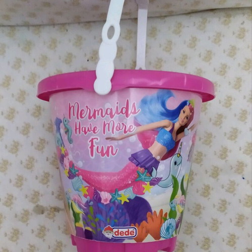 Barbie bucket like new
