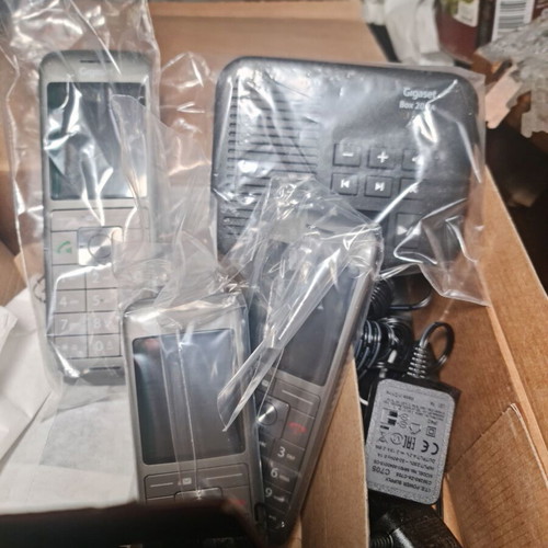 Ασύρματο τηλέφωνο Gigaset CL660A TRIO με βάση BOX 200A και 3 ακουστικά, καινούργιο