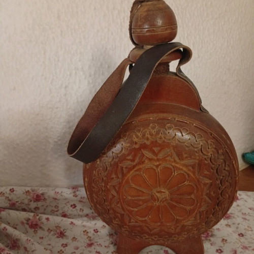 Vintage carved wooden canteen like new for water or wine