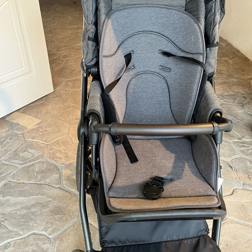Quax Crooz 3-in-1 travel system with Cybex car seat and ISOFIX base