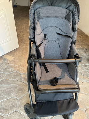 Quax Crooz 3-in-1 travel system with Cybex car seat and ISOFIX base