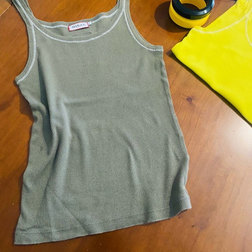 Max&Co ribbed top size S like new, khaki