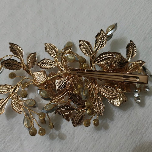 Hair accessory new with rhinestones and flowers in gold and silver
