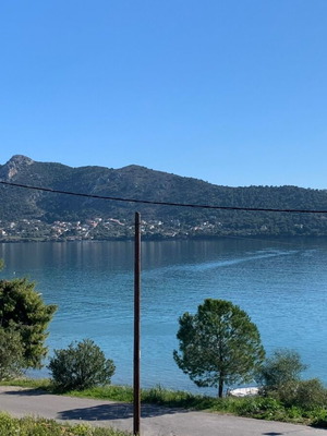 Διαμέρισμα επιπλωμένο 1ου ορόφου στη Σαλαμίνα με θέα θάλασσα και κήπο