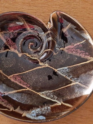 Ceramic shell-shaped platter like new, 27 cm, brown-gold-pink
