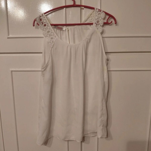 White blouse with lace sleeves size S like new
