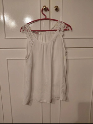 White blouse with lace sleeves size S like new