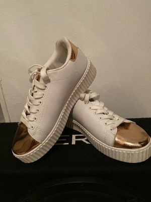 Sneakers white with gold size 38 like new