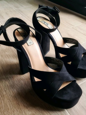 Zara platform sandal black suede like new, size 39