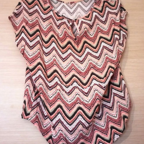 Summer blouse with zig-zag pattern, like new, size M
