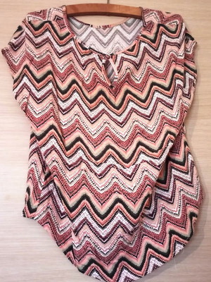 Summer blouse with zig-zag pattern, like new, size M