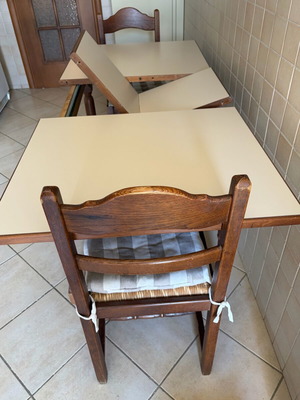Kitchen table with 5 chairs used