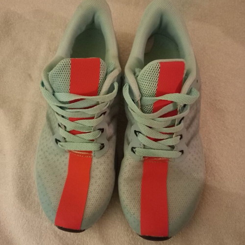 Athletic shoes like new, size 37
