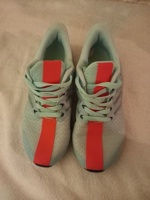 Athletic shoes like new, size 37