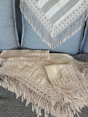 Set of table linens like new, 4 pieces beige with fringes