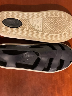 Boatilus sea sandals size 32-33 blue, like new, lightly worn