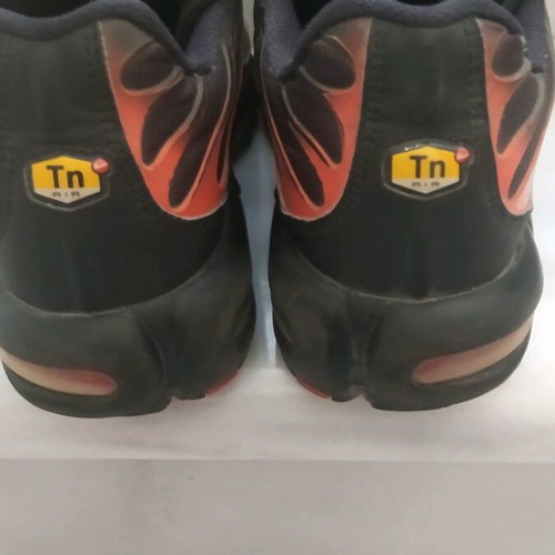 Nike Tn athletic shoes used, size 43, black orange, with damages