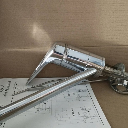 Sink mixer faucet used in very good condition
