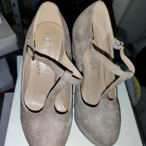 Beige suede Mary Jane style pumps, size 35, like new