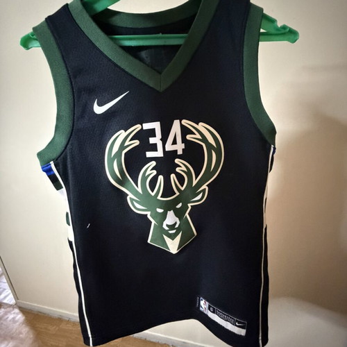 Antetokounmpo Jersey small kids, like new, authentic