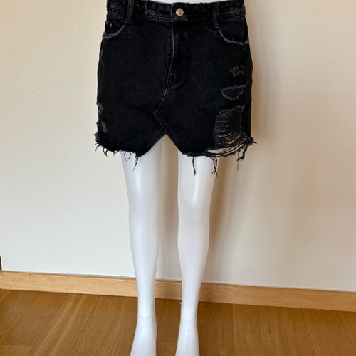 Zara denim skirt L like new, black