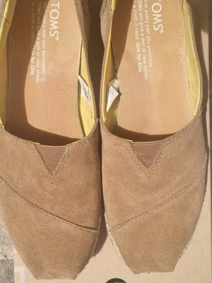 Toms Flatforms Like New, Size 36.5, Brown