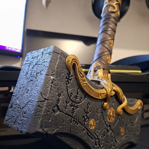 God of War Ragnarok Jotnar Edition hammer
