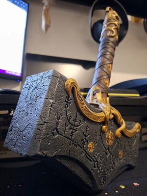 God of War Ragnarok Jotnar Edition hammer