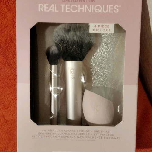 Real Techniques Gift Set Makeup Brushes new