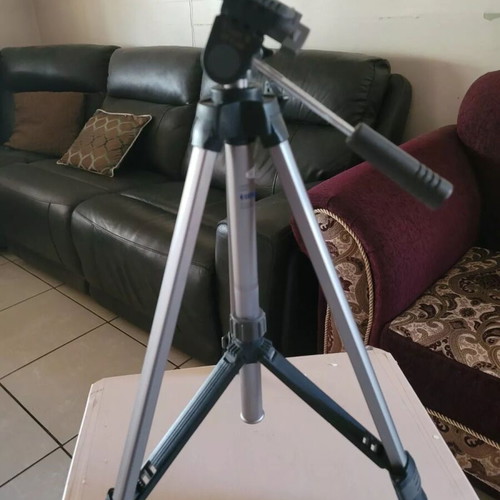 Quantaray QT II-350 Titan II camera tripod like new