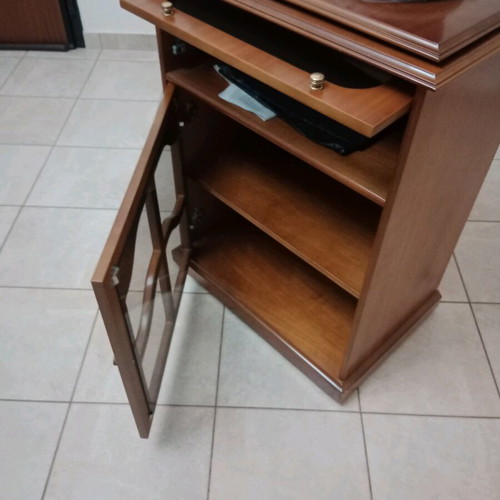 TV cabinet like new with wheels and glass doors