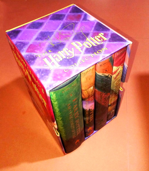 *** HARRY POTTER SERIES BOOK BOX SET 1-4, HARDCOVER - chari poter ***