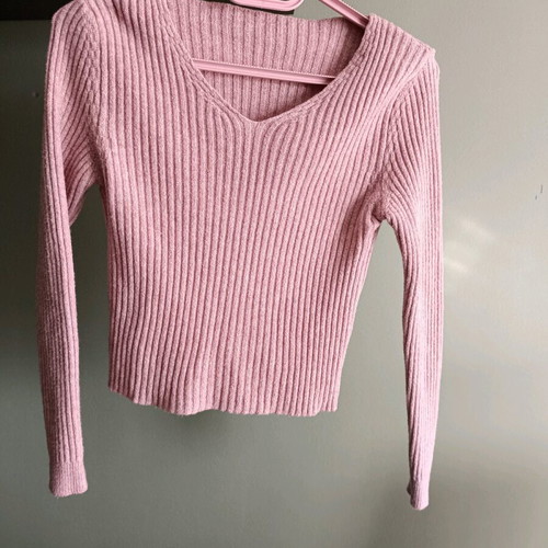 Ribbed crop top pink with V neckline and long sleeves like new