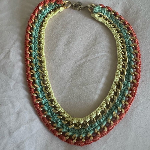 Crochet Necklass like new, multicolored