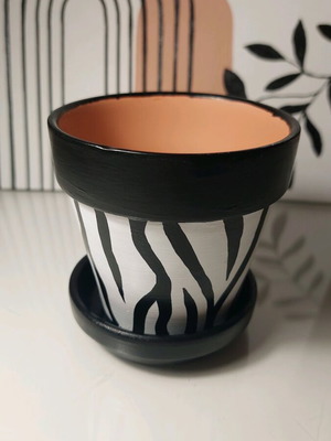 Hand-painted terracotta flowerpot new with saucer