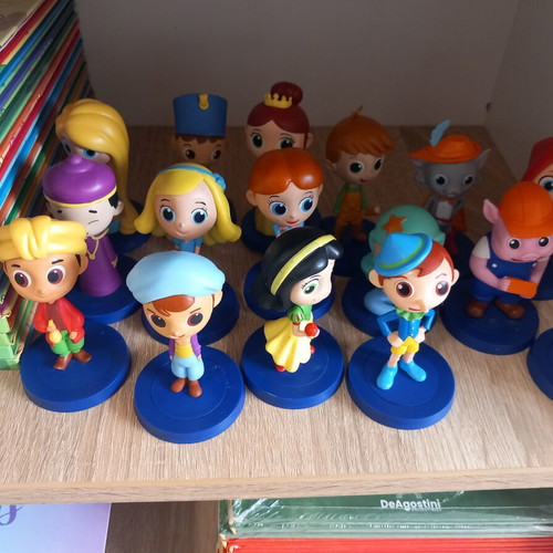 Hachette set with speaker, 16 books and 16 figures like new