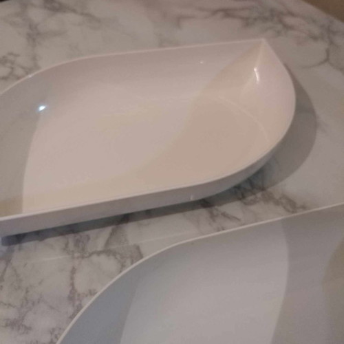 Plastic decor set like new, ideal for serving