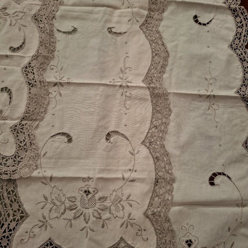 Machine-made doily set with gray lace, like new, 5 pieces
