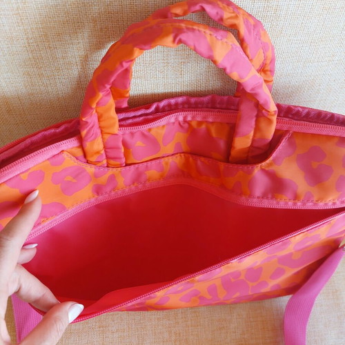 Laptop bag like new with multiple compartments and leopard print