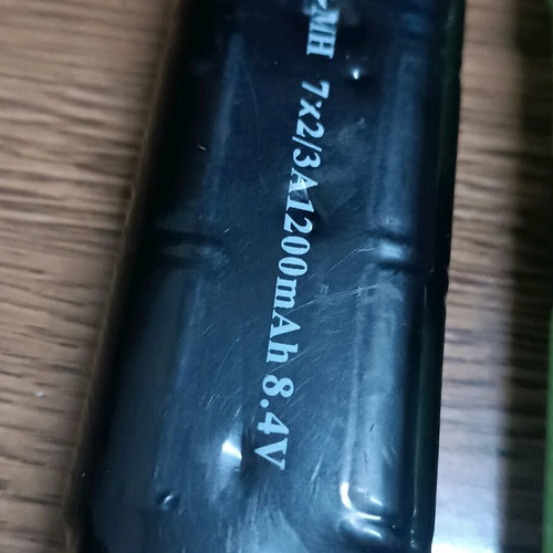 Airsoft μπαταρίες μεταχειρισμένες με τρεις φορτιστές