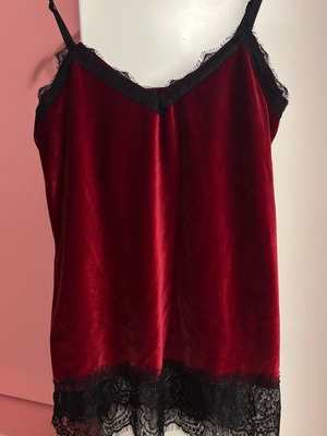 Velvet top red with black lace like new, size M