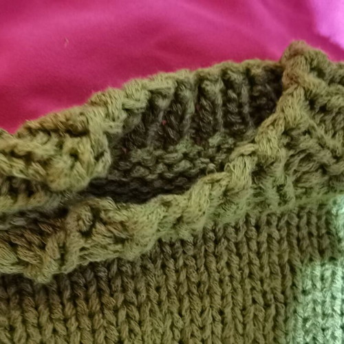 Handknitted children's sweater for 2-3 years old like new, green
