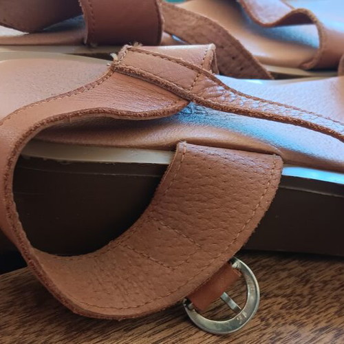 Tsuderos leather platform sandals size 38, beige brown