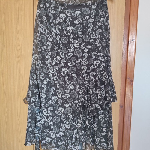 Vassia Kostara skirt like new, size L 40 12, black and white
