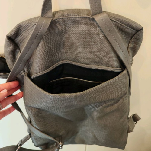 Slang backpack like new gray with multiple compartments