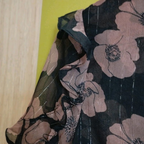 Neo Noir women's shirt used with floral pattern, size M