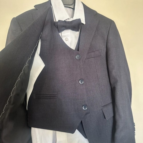Children's blue suit size 7-8, like new