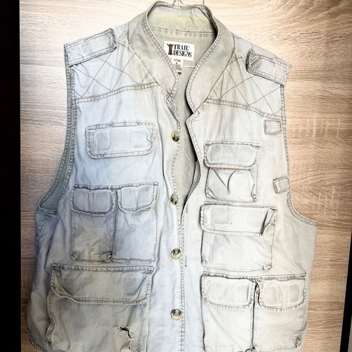 Men's vest large used with many pockets and wear