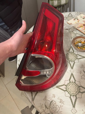 Dacia Sandero φανάρι δεξί πίσω μέρος σαν καινούργιο